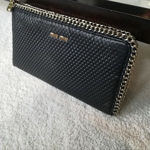 Vintage Miu Miu wallet-style clutch 😍🔥